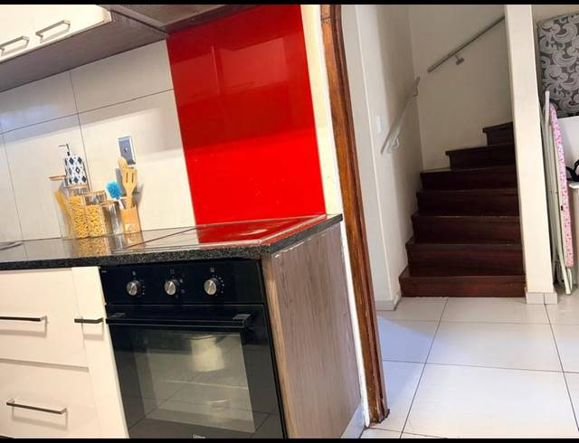 3 BEDROOM TOWNHOUSE FOR SALE IN SILVERTON